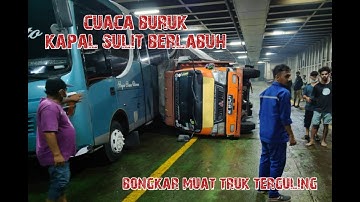 Scary second the truck almost overturned!!! Extreme weather at Merak Bakauheni port