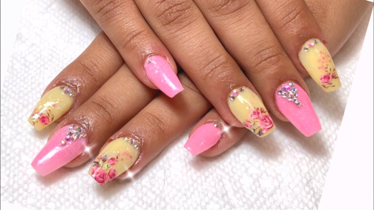 Uñas acrílicas en amarillo y rosa decoradas con decales de agua y cristales  - thptnganamst.edu.vn