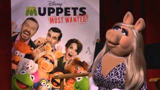 Richard Crouse Goes One-On-One with Miss Piggy
Richard Crouse Goes One-On-One with Miss Piggy Richard Crouse Goes One-On-One with Miss Piggy