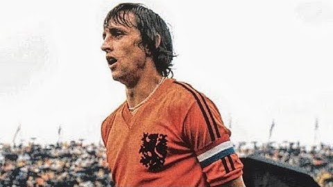 Johan Cruyff – The Total Footballer 🇳🇱 | Best Goals & Skills