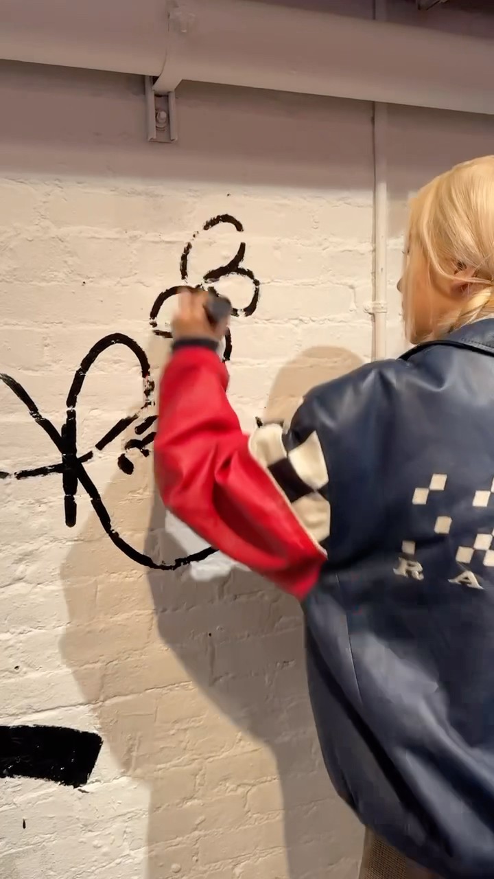 rosie in nyc #rosie #rosiebyROSÉ #ROSÉ_rosie