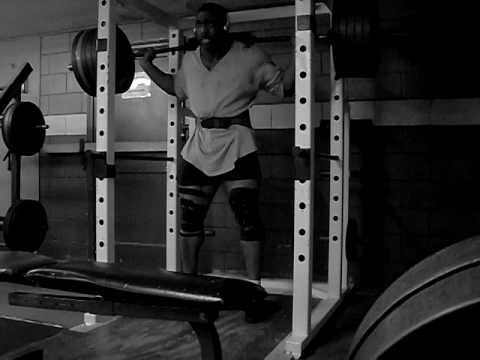 cedric mcmillan leg workout squatting 08