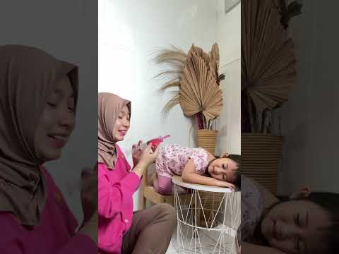 Mom tried to inject her sleeping child… plot twist! 🤣