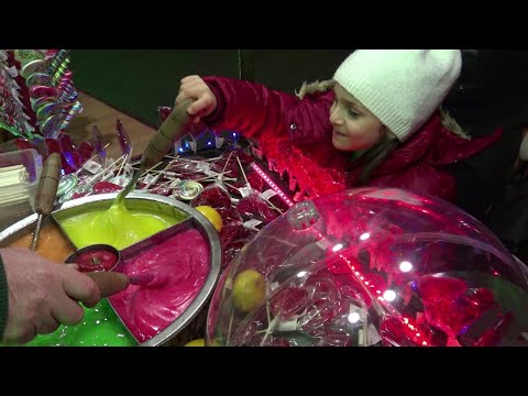 Lina İle Kırmızı Kış Festivaline Gittik Lina Kar Kızağından Çok Korktu | Funny Kids video