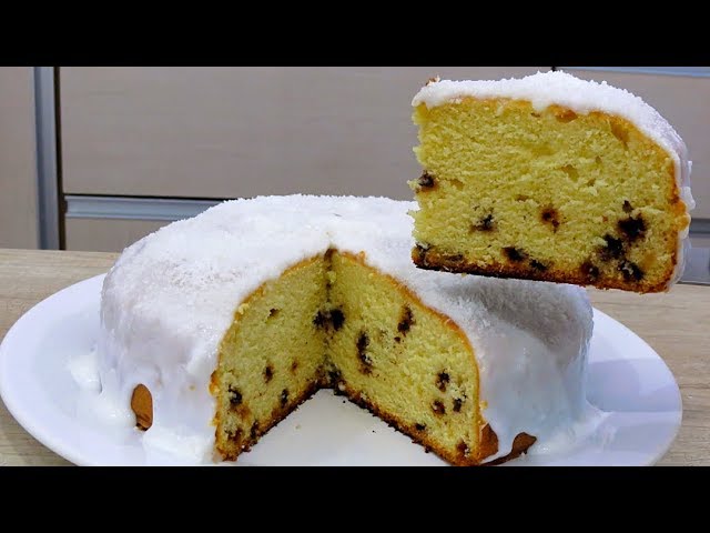 BOLO DE COCO COM GOTAS DE CHOCOLATE RÁPIDO E SUPER FÁCIL DE FAZER