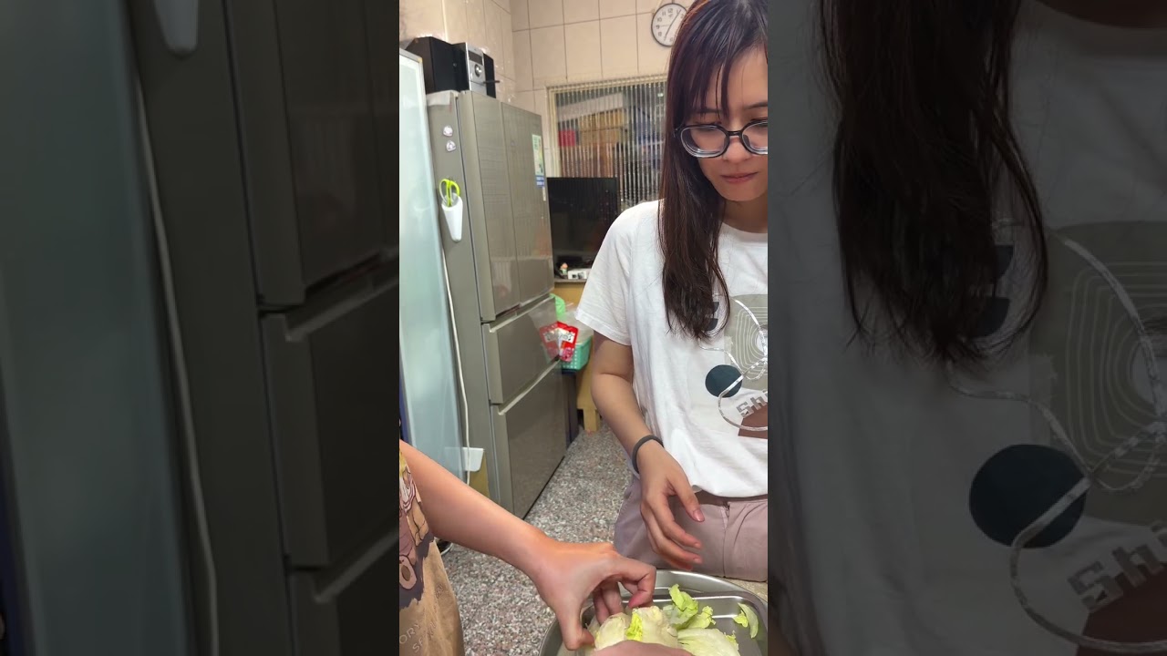 បងស្រីធំគុំញាំសាច់អាំង​ ….បានញាំហេីយគាត់ថាញាំណាស់😋