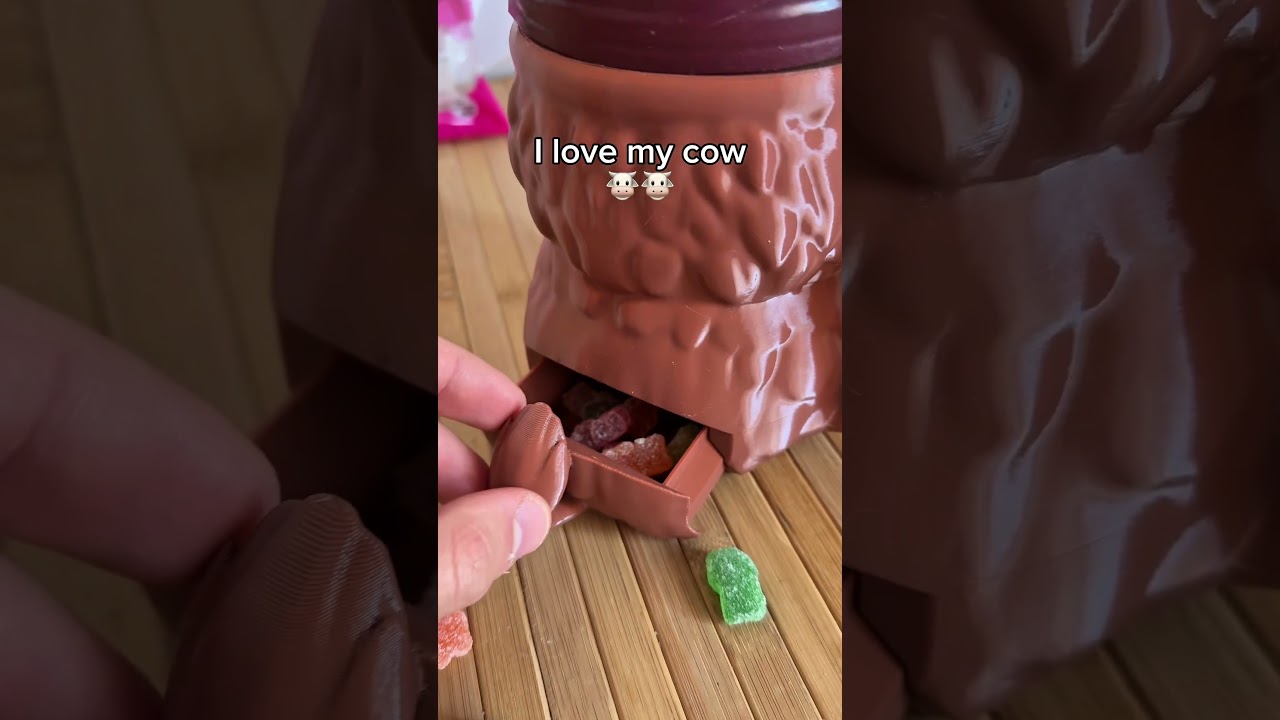 ⁣I love my cow 🐮 #icecream #sweet #mug #cow #snackThe best and funniest  way to eat ice cream eve