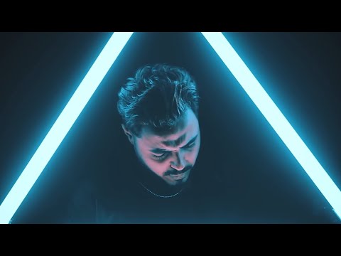 محمود هجرس بنزف دموع