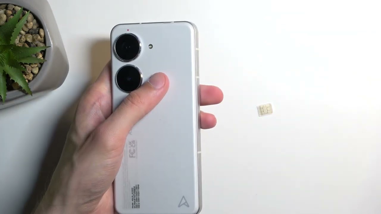 How to Insert SIM Card into ASUS Zenfone 10 - YouTube