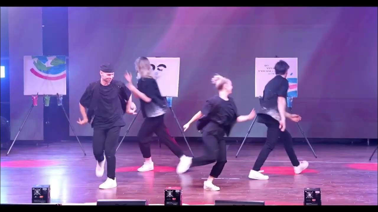 Танцующие художники - YouTube