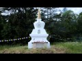 Непальский лама освящает буддистскую ступу в Ленинградской области
