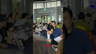 kyungsoo fansign the moon today😍😍 #exo #kyungsoo #doexo #creamsoda #xyzbca