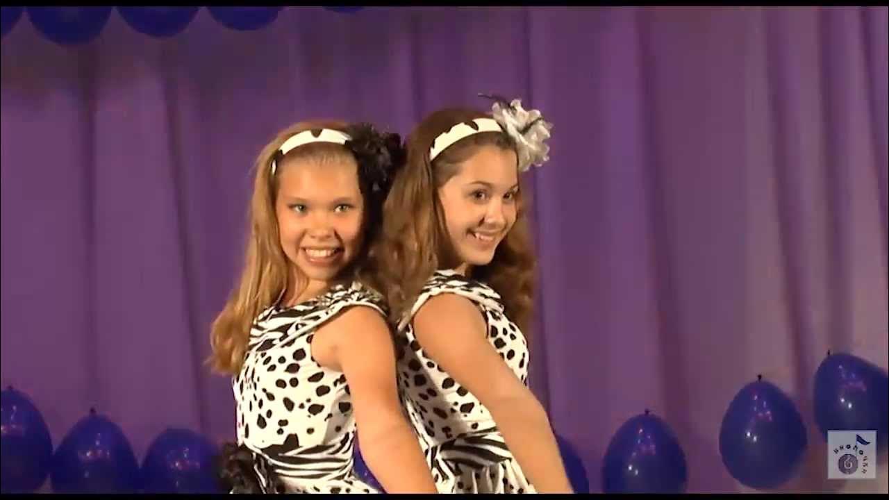Название дуэта для девочек. Название вокального дуэта для девочек. Название дуэта для девочек. Тюменские певицы. Дуэт девочек костюмы на конкурс.