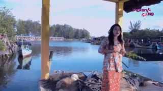 Video thumbnail of "Gadis Kelate - Reena Nicky Feat Iwere Official Video"