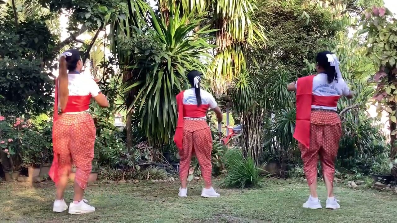 บาสโลบเพลงบูชานาคีมณีจันทรา (ขอบคุณท่ารำสวยๆจากอาจารย์นิรันดร์ค่ะ)