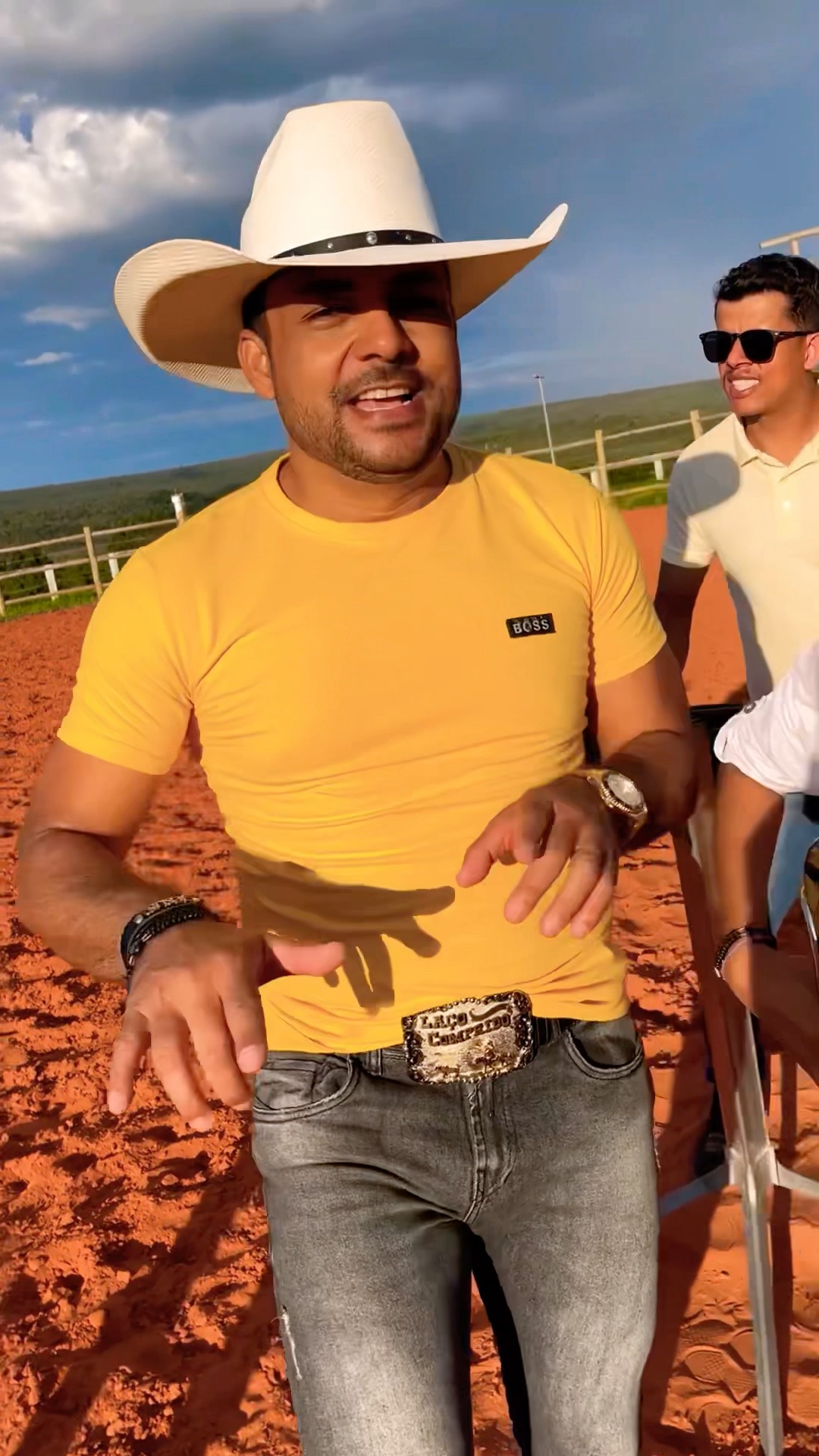 O cantor das comitiva vem estourando muita música na internet forró do meu Goiás #boanoiteee