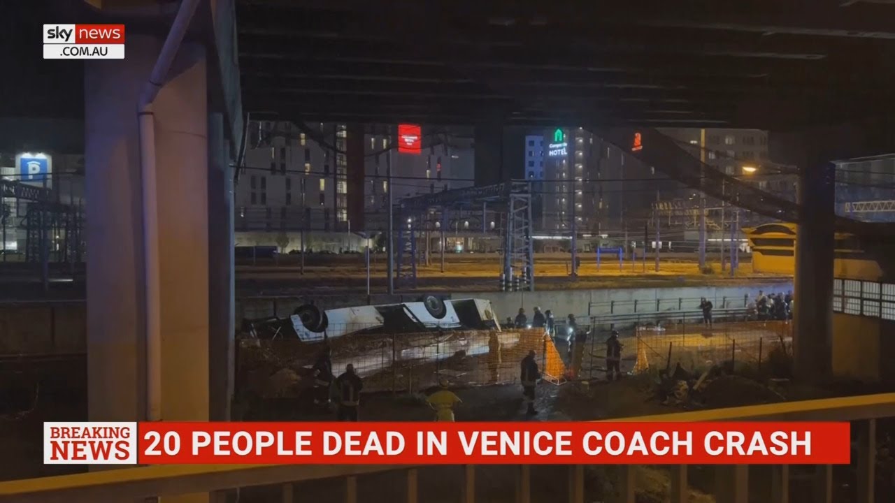 Twenty killed in Venice coach crash