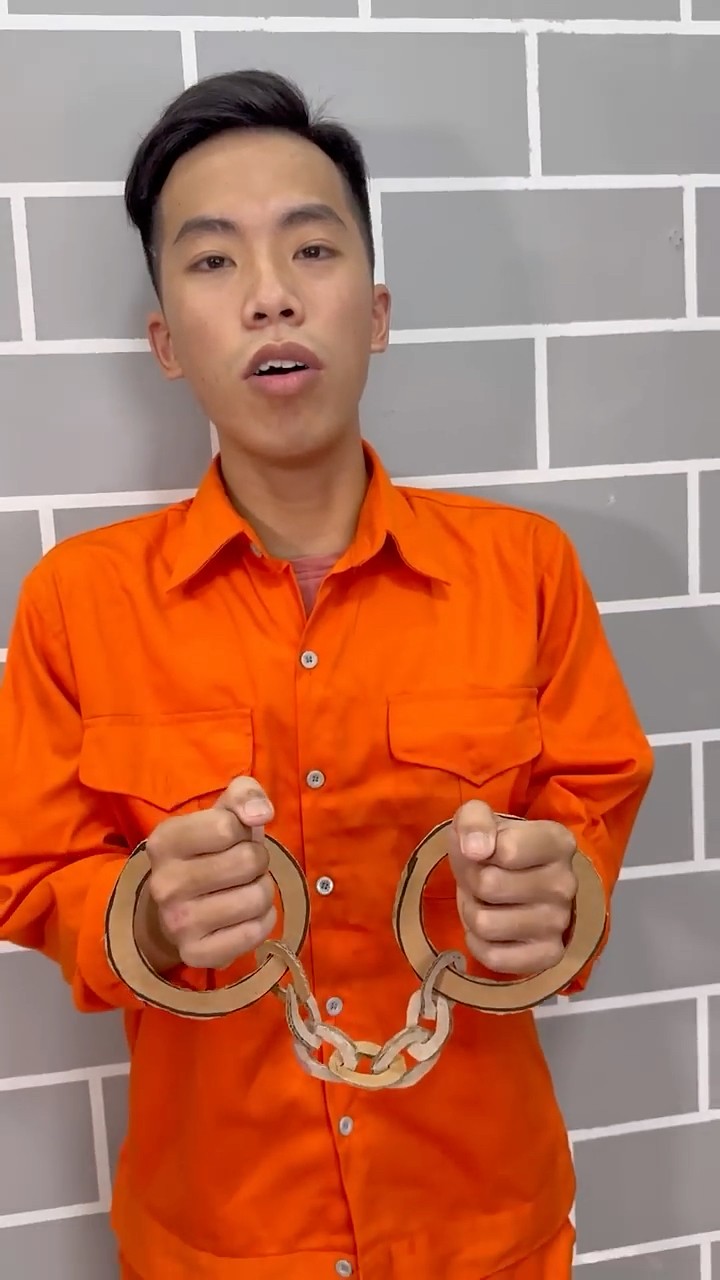 LNS - Còng tay giấy và Còng tay tù nhân sắt || Handcuff Noob vs Pro vs Hacker #shorts