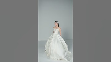 Thiết kế váy cưới satin trơn luôn được lòng các nàng dâu hiện đại #shorts