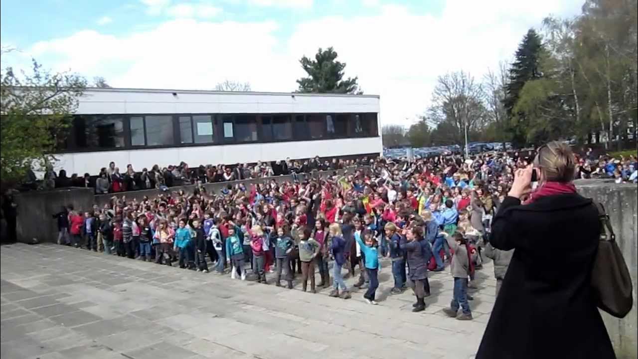 Flash mob au Collège Notre Dame de la Paix d' Erpent . Solidarité Bénin. YouTube