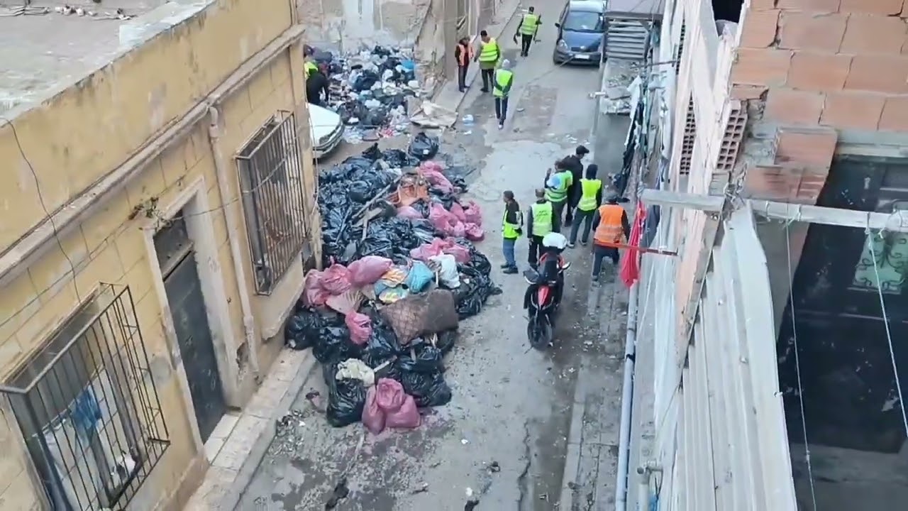 لجنة حي ميرامار تنظيف سطح العمارة ستي بيري بتنسيق مع بلدية وهران 