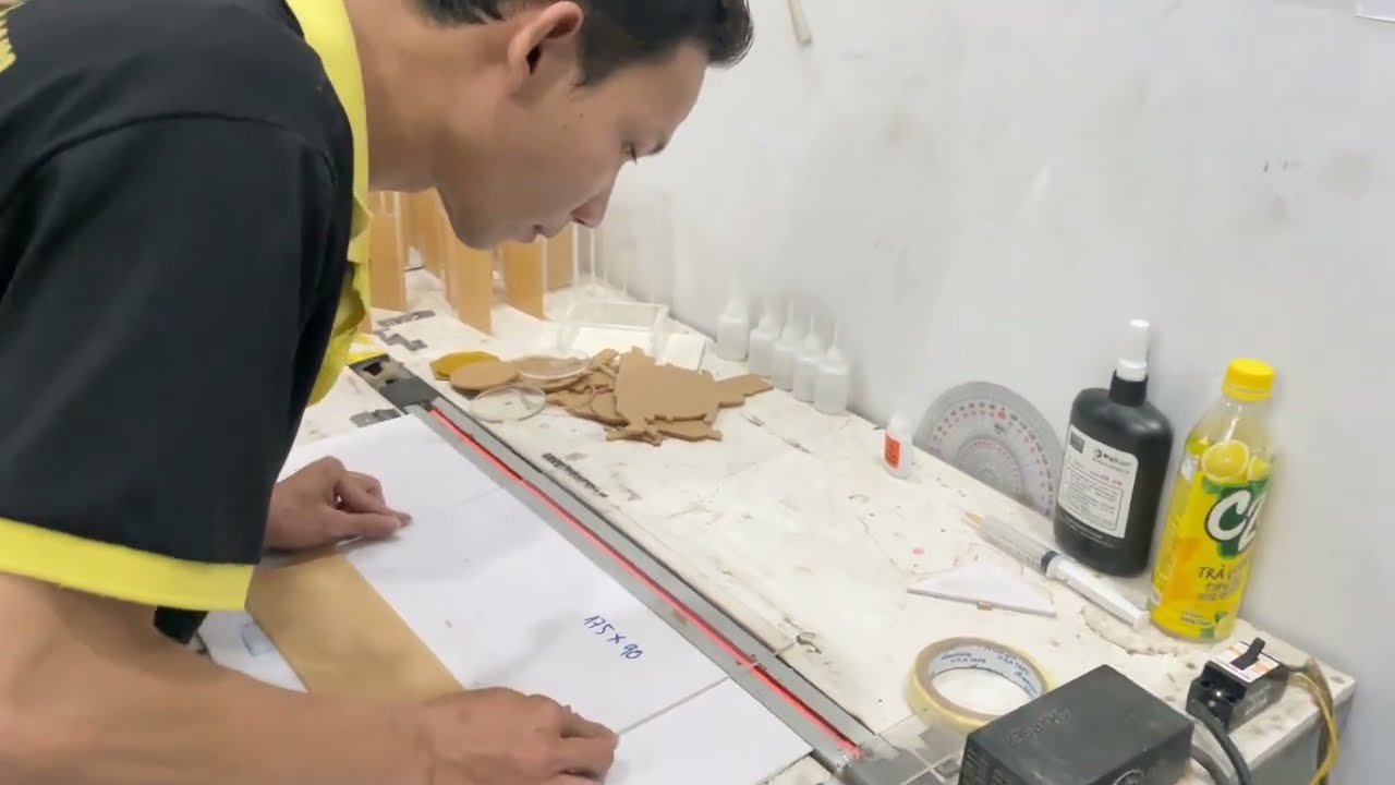 Hướng dẫn uốn cong tấm nhựa mica góc vuông bằng máy uốn tự chế