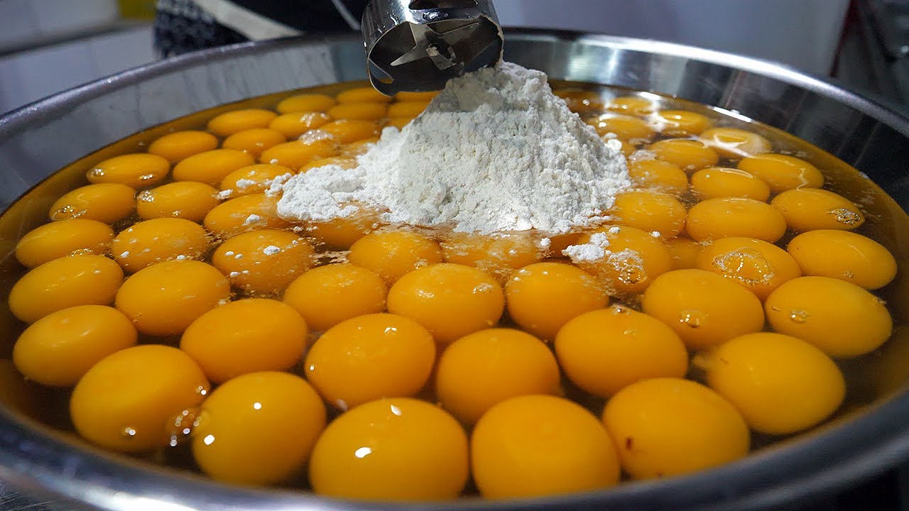 гигантская котлета из свинины - корейская уличная еда