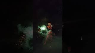 Firas dan Aqil main bunga api
