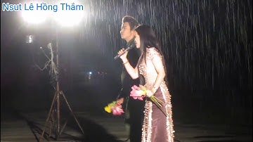 Nsut Lê Hồng Thắm -Cvvc Võ Minh Lâm hát dưới mưa cực dể thương