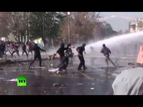 Видео: Подростки против слезоточивого газа: протест против образования в Чили - Matador Network