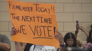 'You work for us!': Chicago residents call out Johnson during heated meeting over migrant housing