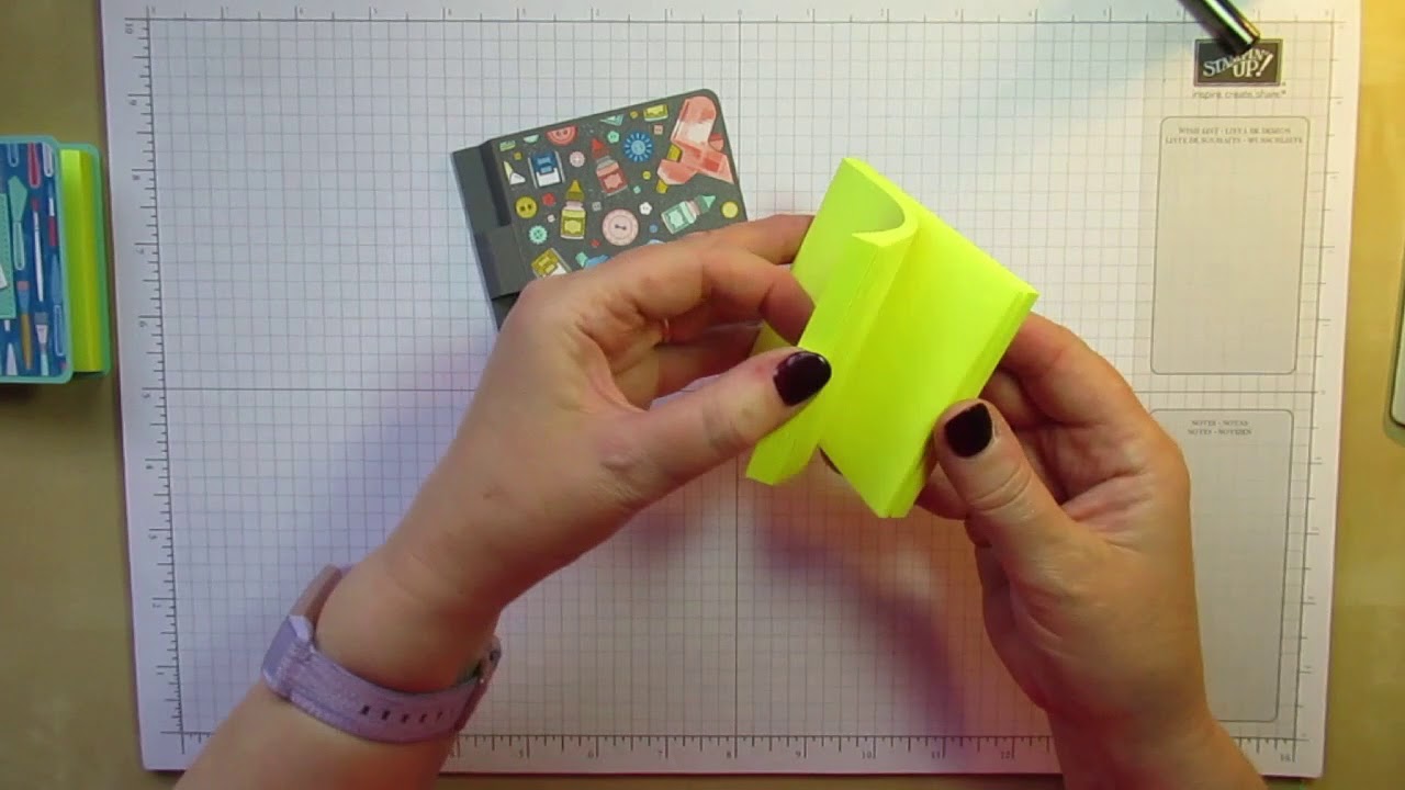 Follow Your Art sticky note holder with pen