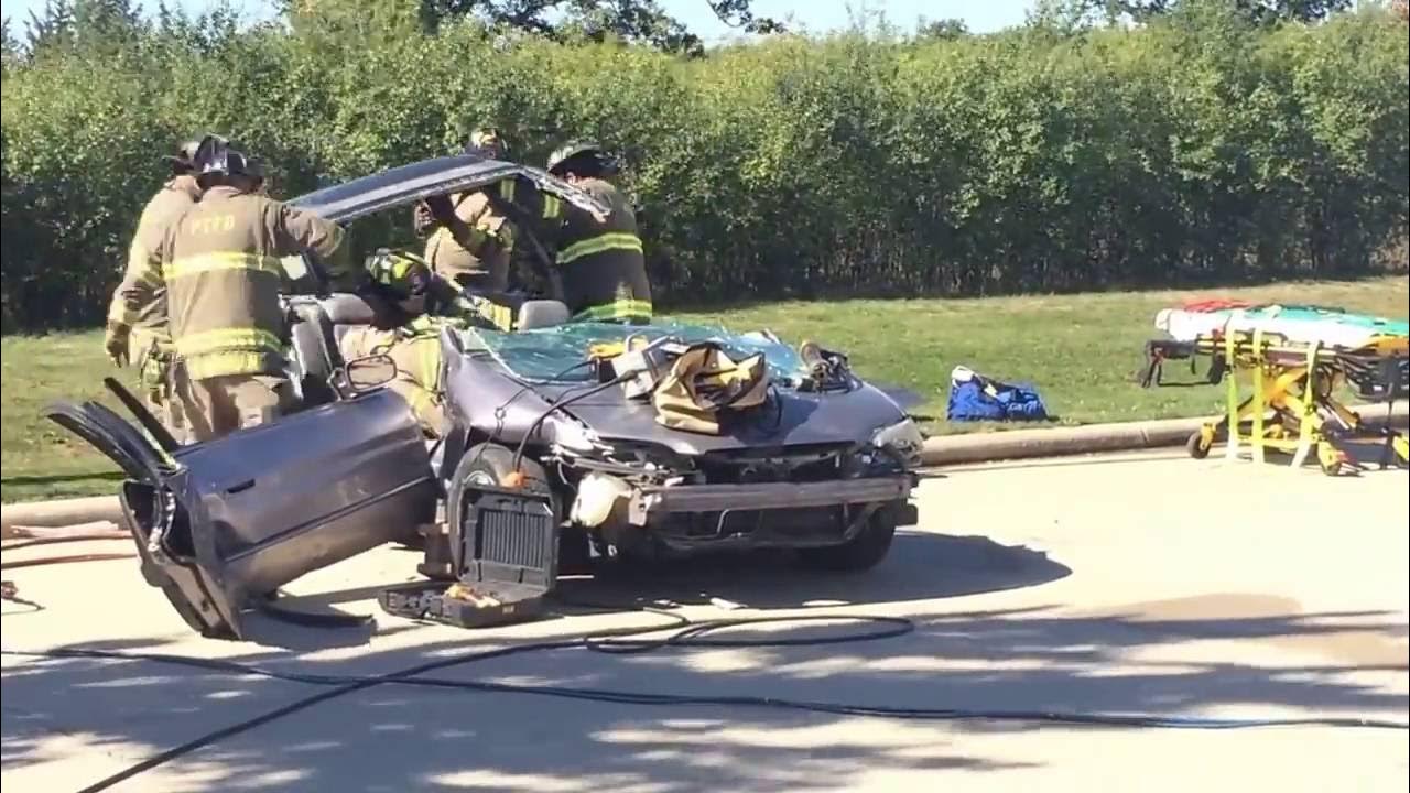 Vehicle extrication sides, roof removal and dash lift October 2016