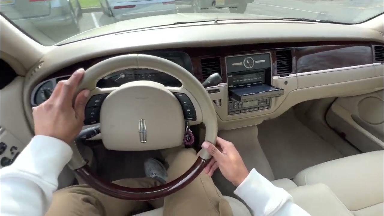 Lincoln Town Car Signature limited - YouTube