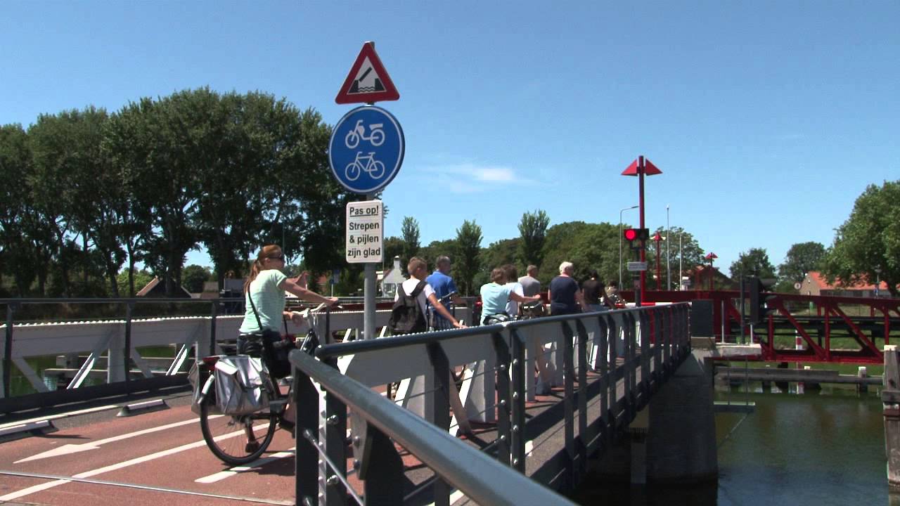 Dutch bridge opens - Draaibrug Oost-Souburg