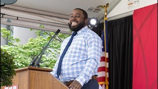 Staff Appreciation Award winner Ralph Vieux addresses the Harvard Law Class of 2025