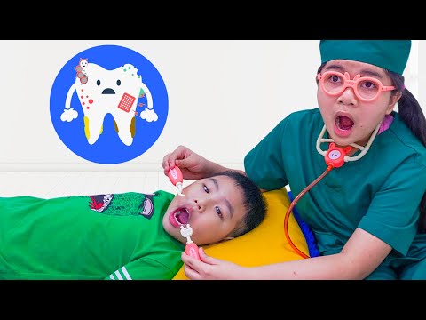 Johnny and Lily Pretend Play Going to the Dentist | Kids Eat Candy and Brush Teeth