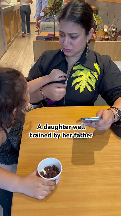 Ache se train kar diya papa ne 😄 #piyushyamini #dad #daughter #momlife #family #cute