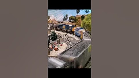 Long O Scale Train with DPU - NS Dash-8 Lead with CSX SD70ACe DPU and 29 Cars