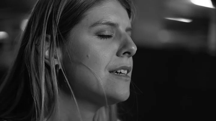 Tracey Barnett - 'Darkness In The Light'  (Officia...