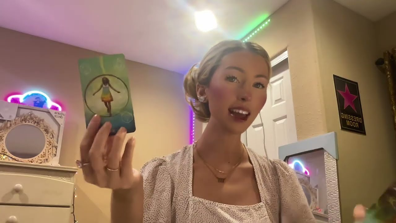 Это видео посвящено некоему звездному существу, чье рождение на Земле было отмечено временем.