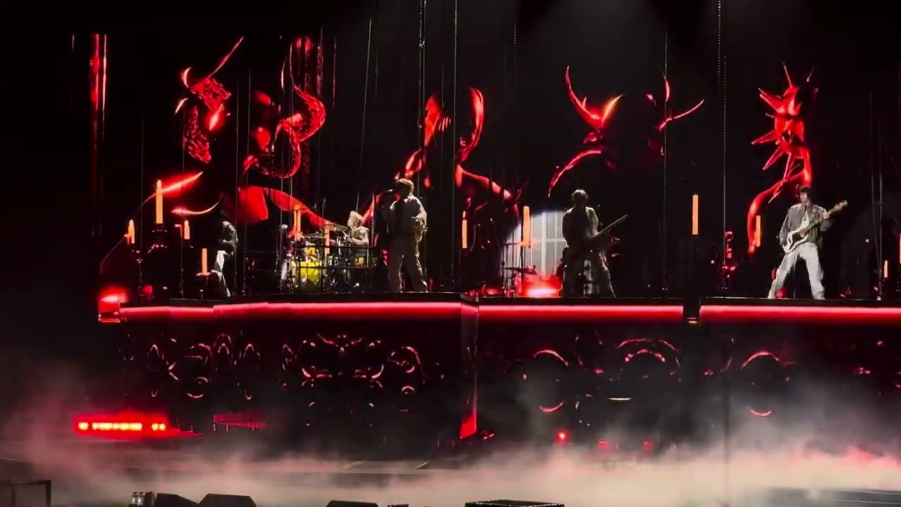 八三夭 2025 生日趴 《沒有翅膀的人》 演唱會 高雄場 新歌首唱 - 最瘋狂的藝術家