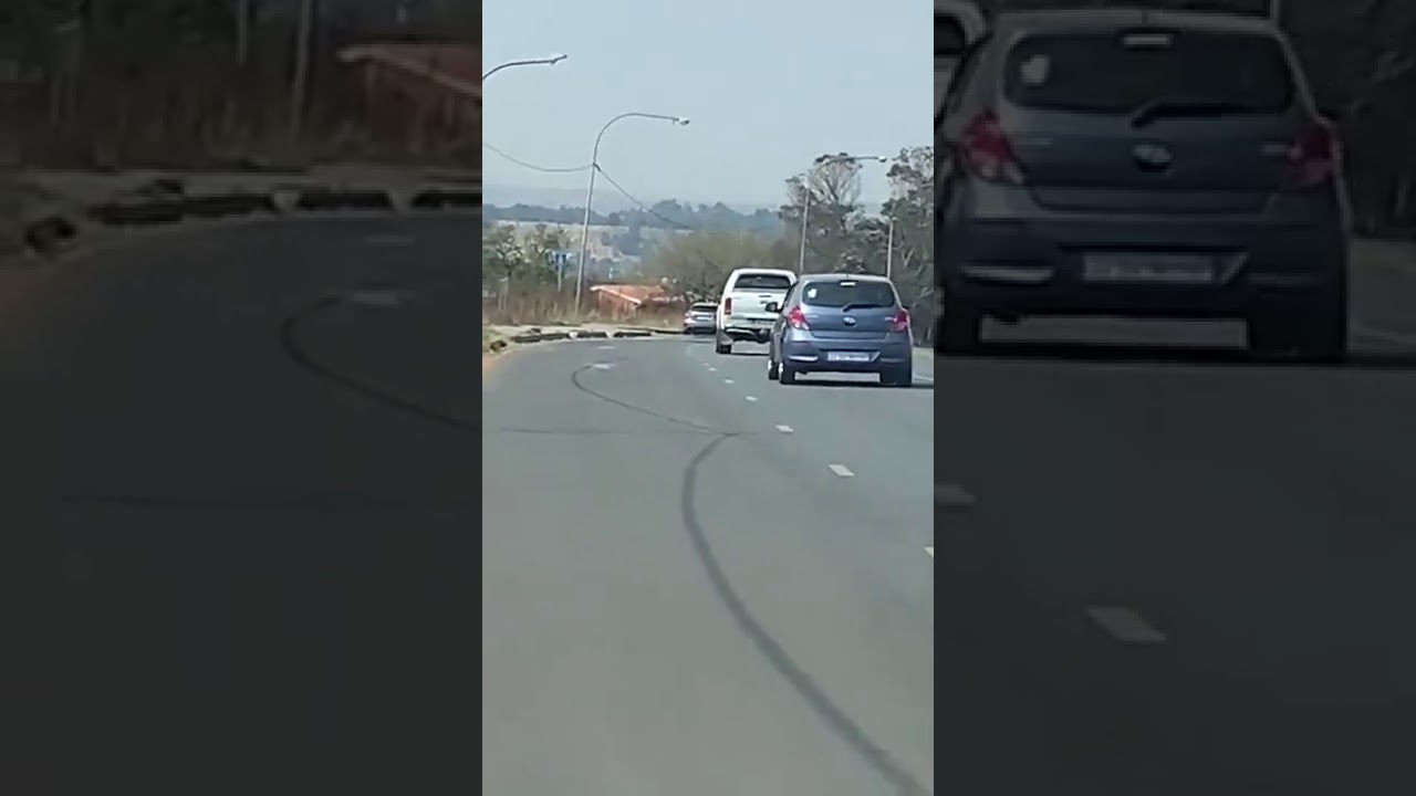 criminals-changing-number-plates-on-a-hijacked-car-johannesburg-youtube