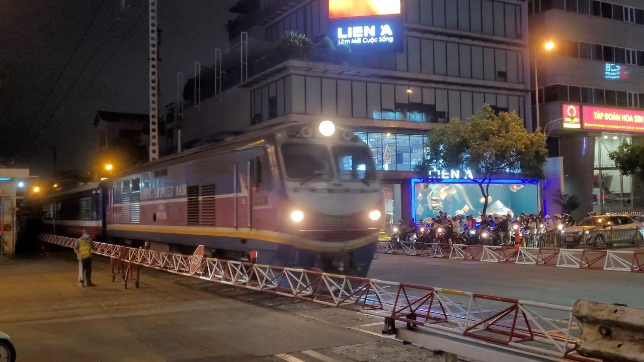 [757] D19E-961: SNT2 có toa HC (19:44 - 22/10/2022) - YouTube