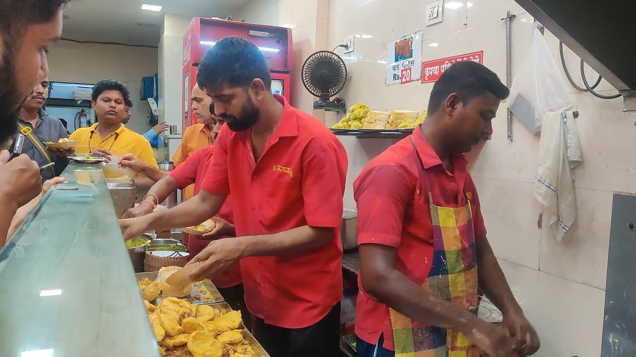 Gajanan Vada Pav Thane – The Taste Everyone Talks About! 😋🔥