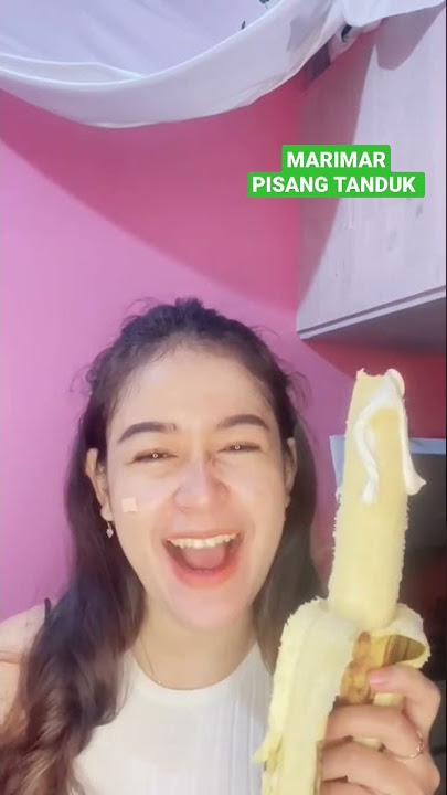 EKSPRESI MAKAN PISANG TANDUK PAKAI MAYONES