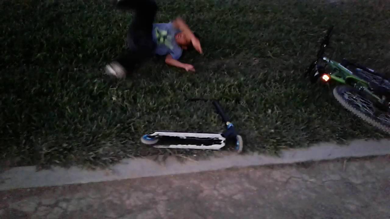Kid falls while riding a scooter (fail) - YouTube