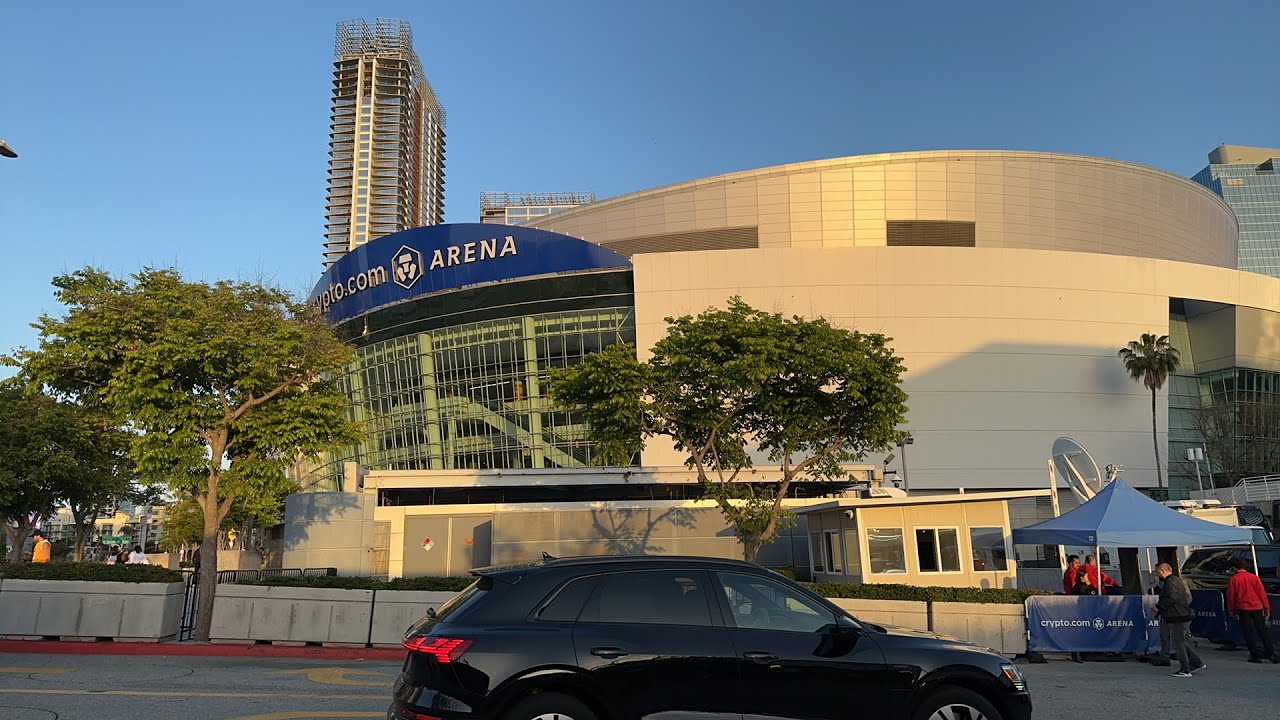 JessieLunchboxTV is going live Crypto Arena VIP Entrance