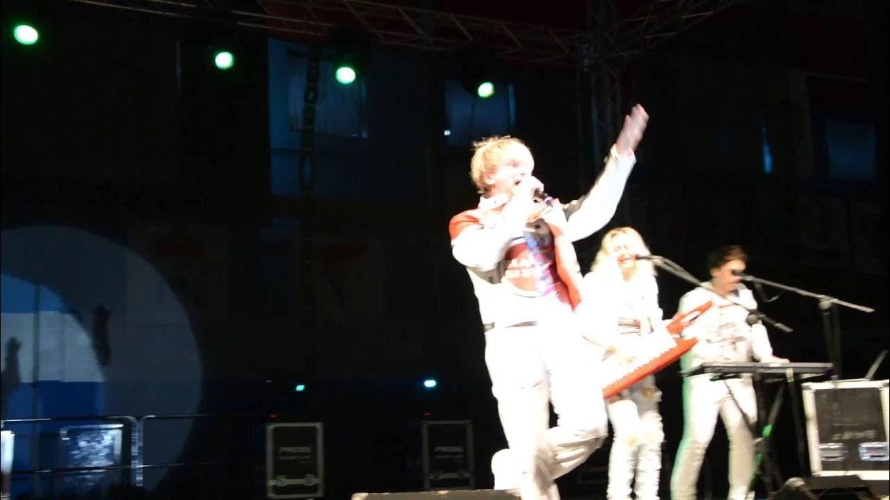 Сладкий сон группа 90е. Сергей васюта и группа сладкий сон. Концерт группы сладкий сон. Концерт группы сладкий сон. Сергей васюта сейчас.