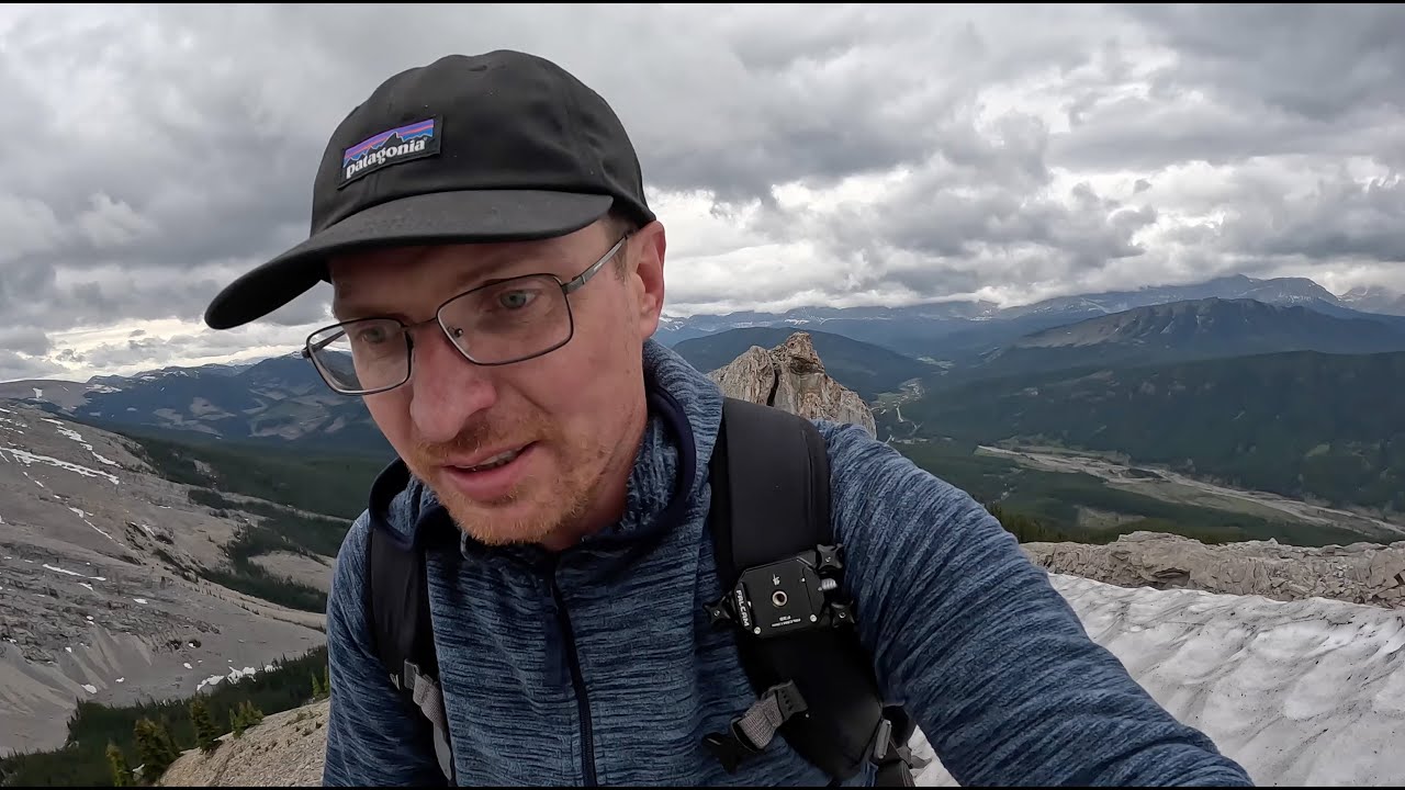 Ночівля в канадському кемпінгу, одиночний підйом на гору в дуже дикій місцевості...